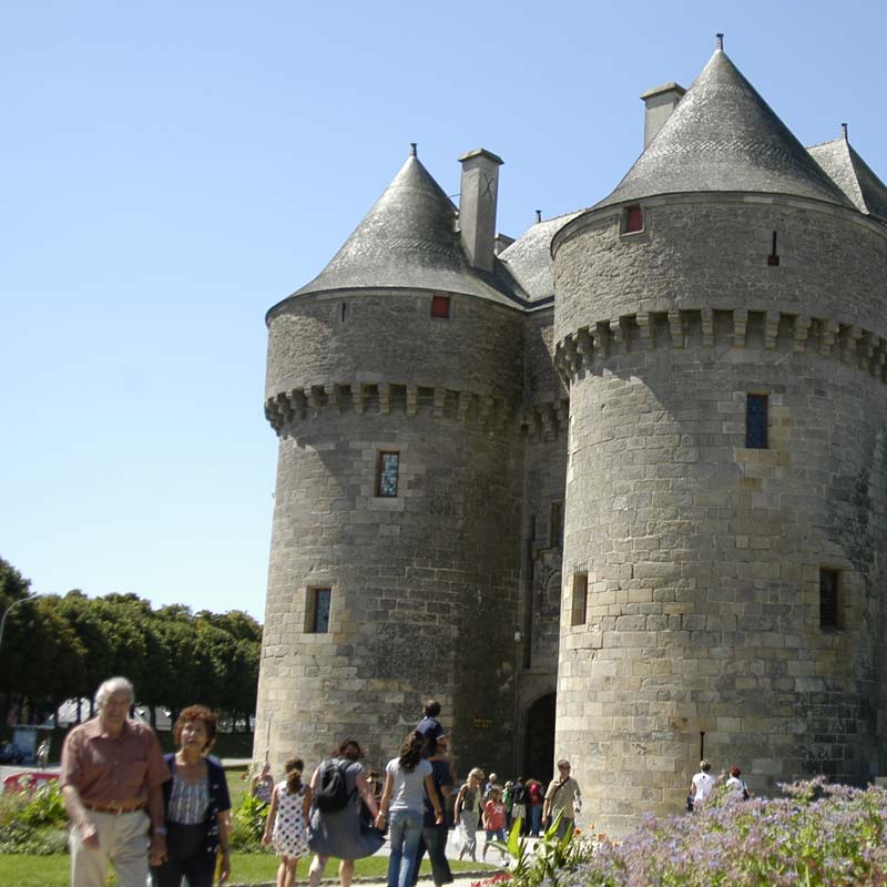 Tours médiéval de la Porte Saint-Michel à Guérande en Bretagne proche du camping