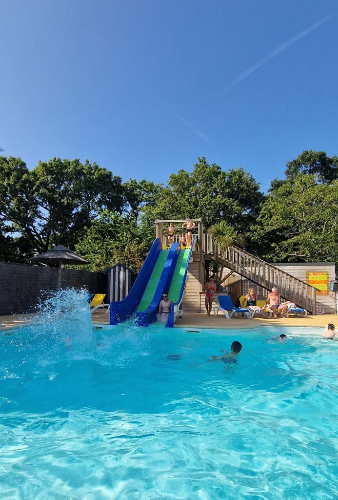 Vue de l'espace aquatique du camping Chalands fleuris en Brière en Bretagne